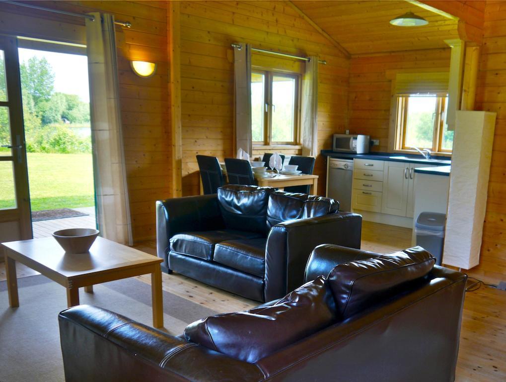 Lake Pochard Holiday Lodges South Cerney Szoba fotó
