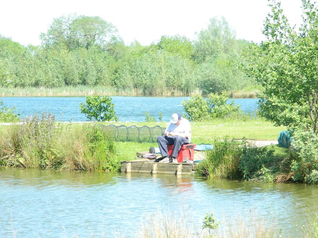 Lake Pochard Holiday Lodges South Cerney Szoba fotó
